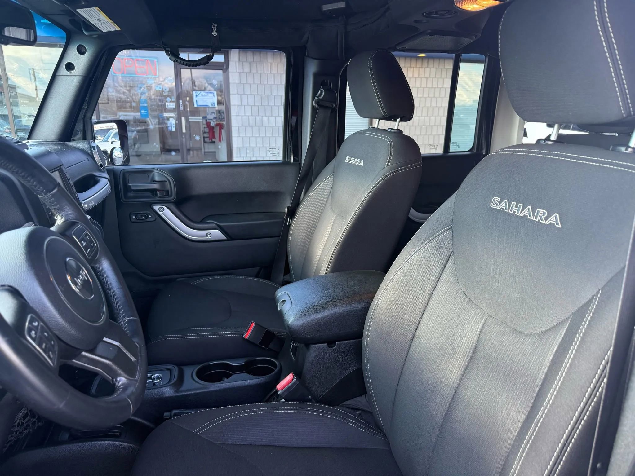 Used 2018 Jeep Wrangler Unlimited Sahara w/ Connectivity Group image 22