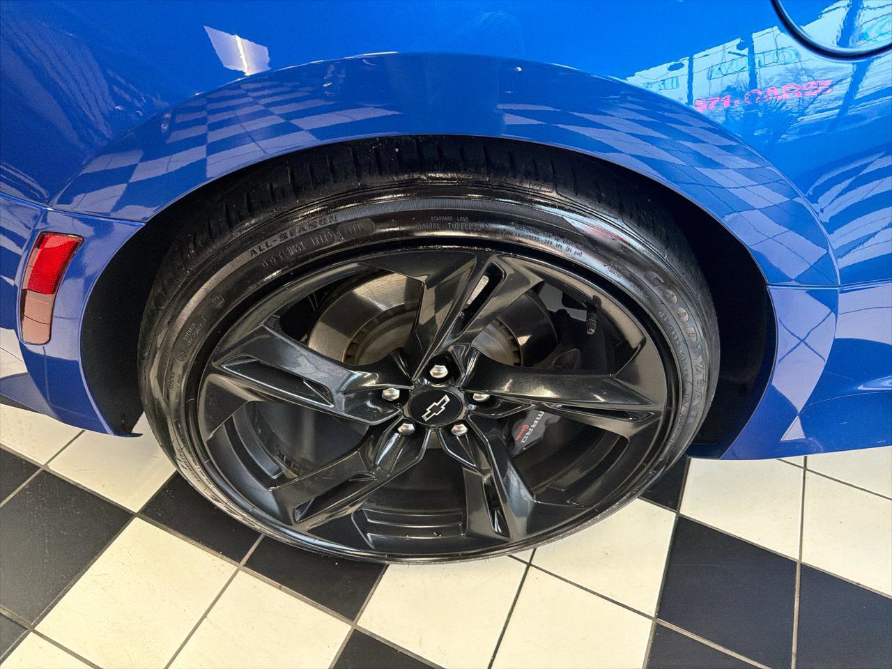 Used 2017 Chevrolet Camaro SS RWD image 9