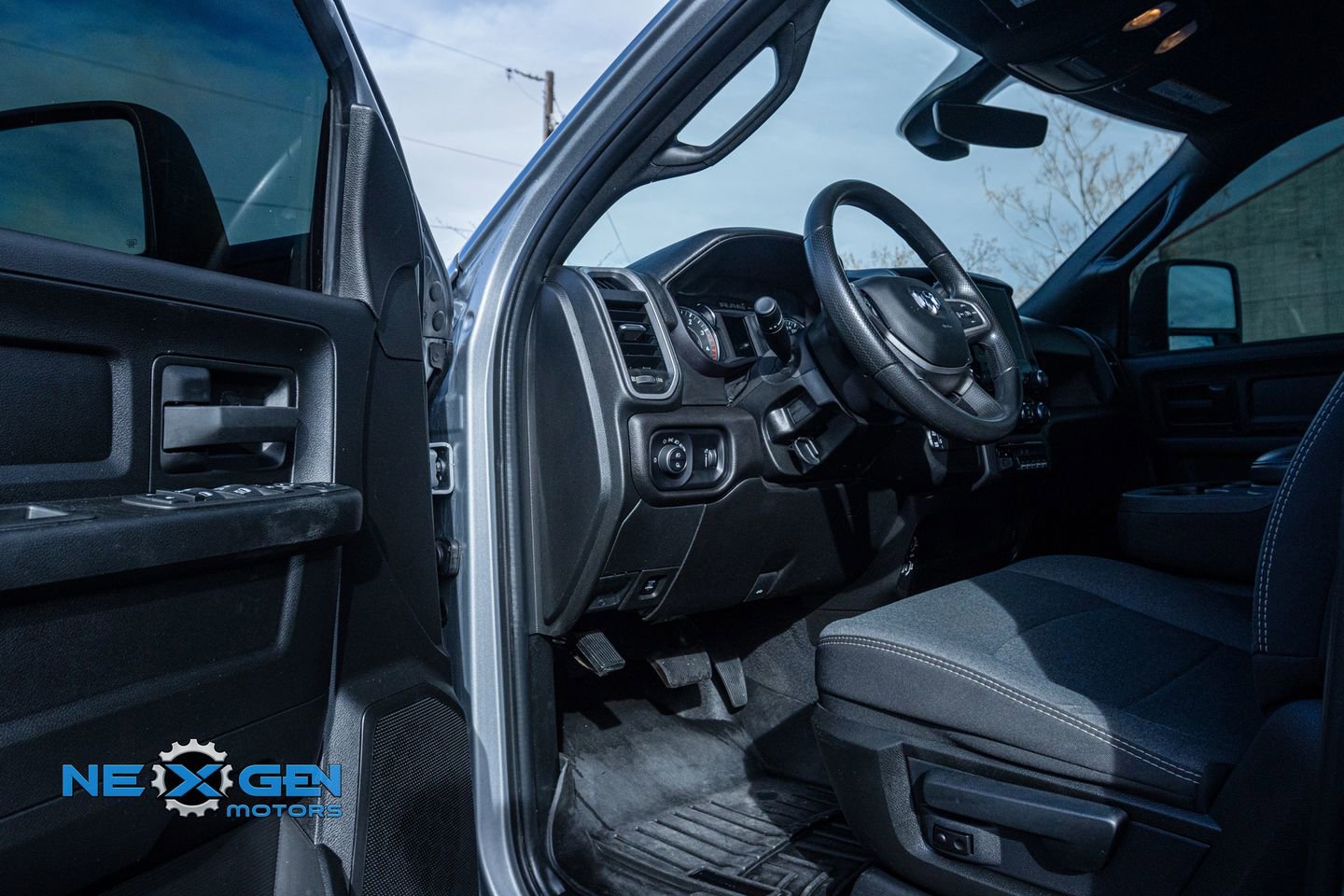 Used 2024 RAM 3500 Tradesman w/ Convenience Group image 11