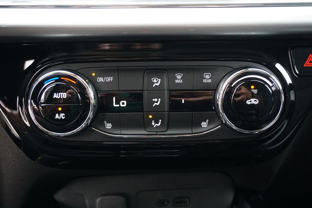 New 2026 Chevrolet Trax LT w/ Sunroof Package image 32