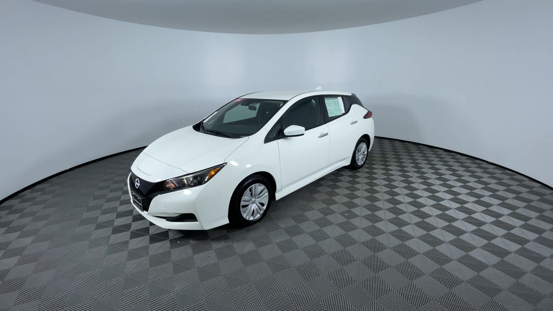 Certified 2025 Nissan Leaf S FWD image 4