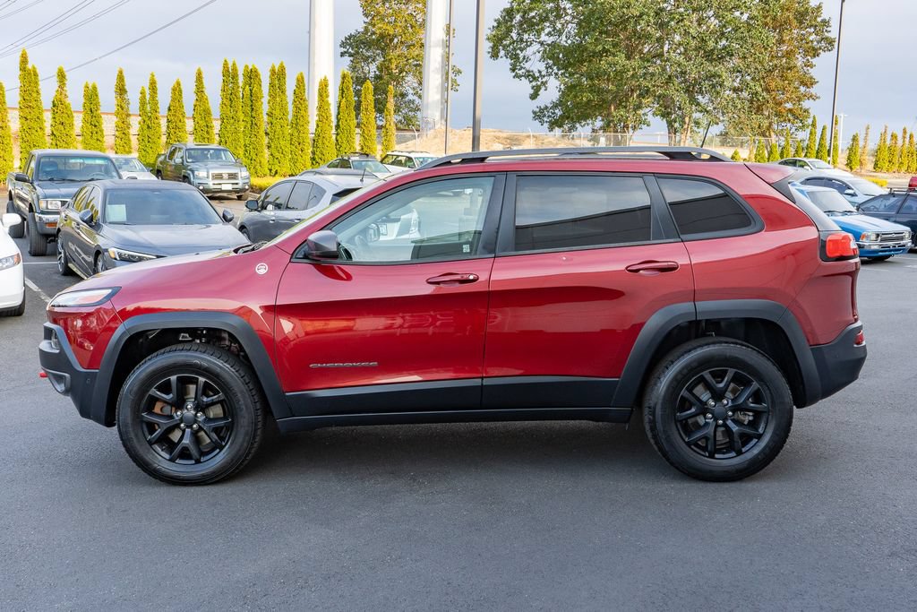 Used 2017 Jeep Cherokee Trailhawk AWD/4WD image 8