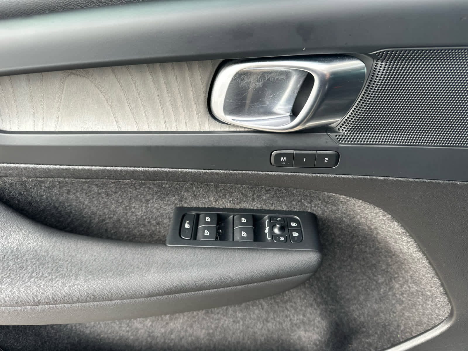 Used 2023 Volvo XC40 B5 Plus w/ Protection Package Premier image 8