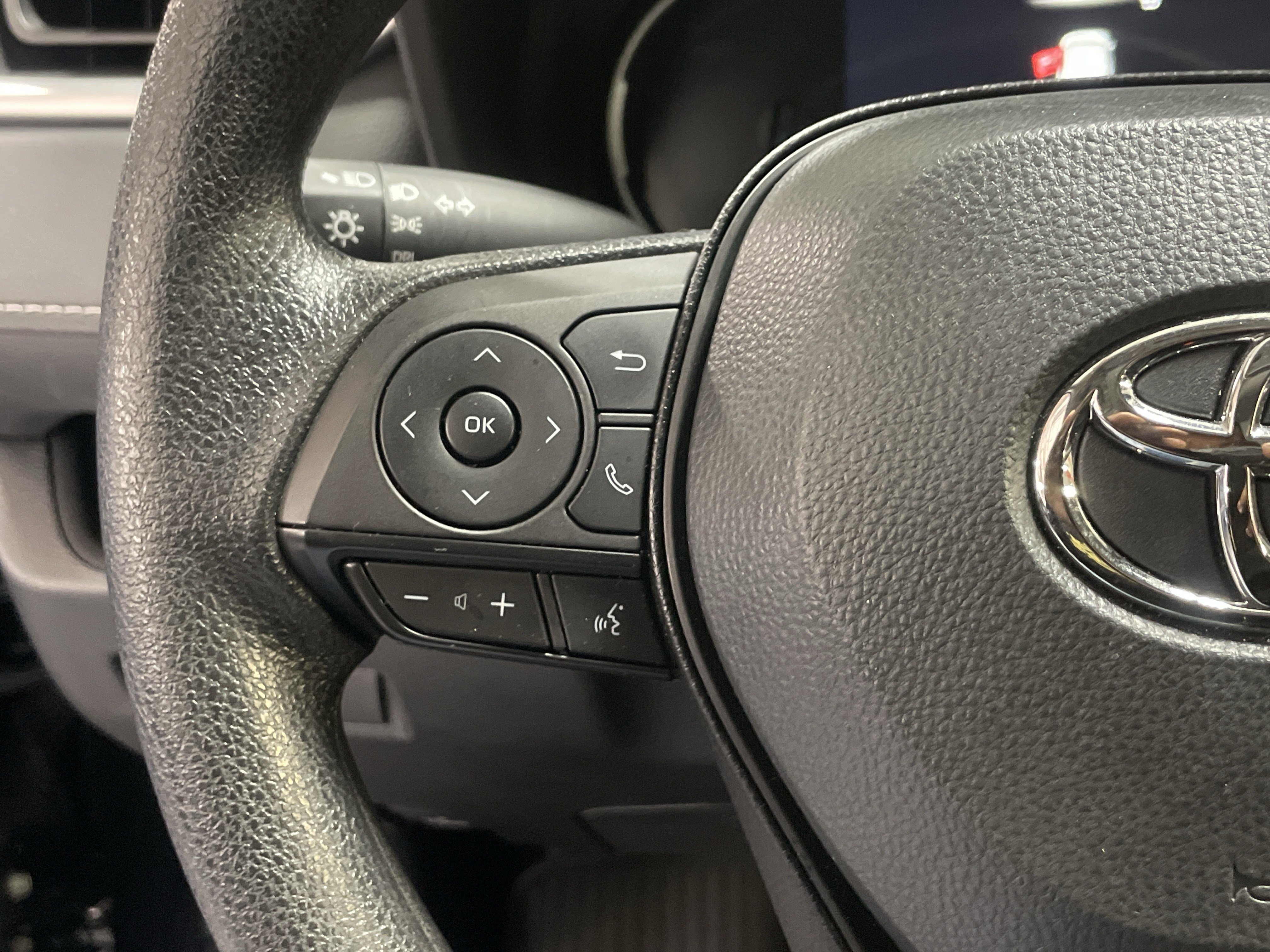 Used 2025 Toyota RAV4 LE image 20