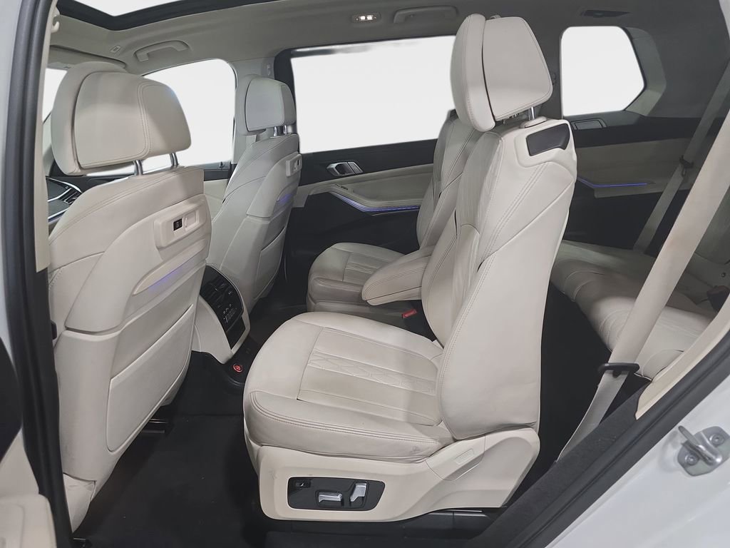 Used 2022 BMW X7 xDrive40i w/ Premium Package image 12