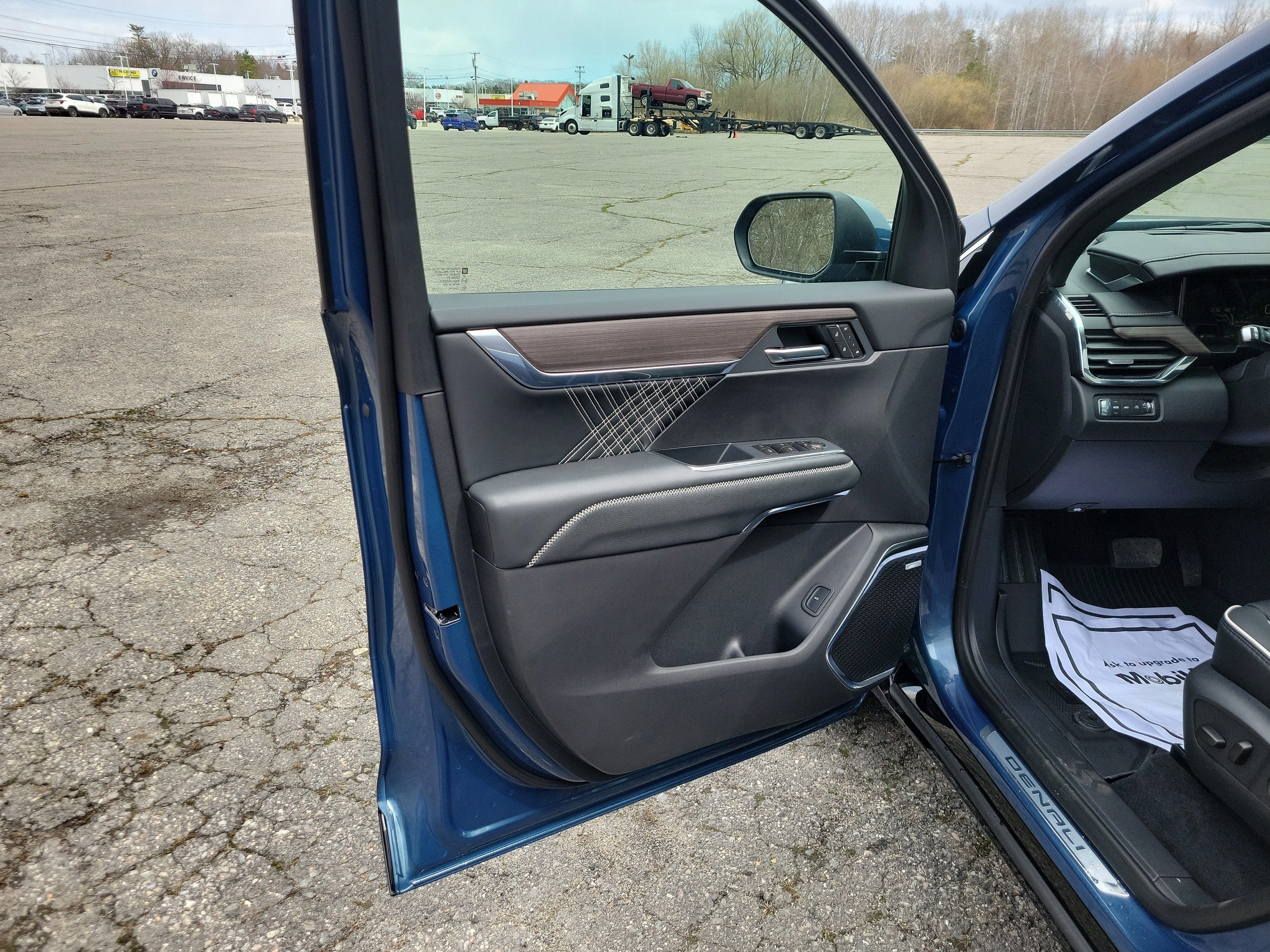 New 2026 GMC Acadia Denali w/ Super Cruise Package image 17
