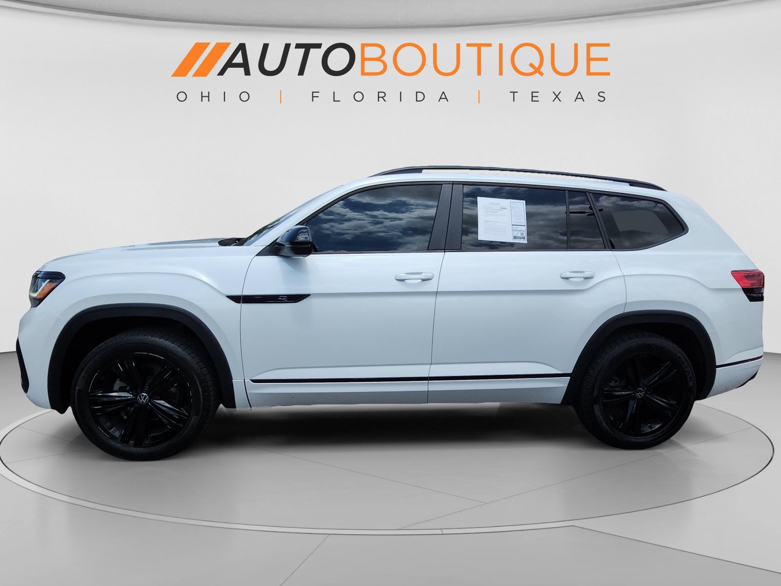 Used 2022 Volkswagen Atlas SEL R-Line AWD/4WD image 2