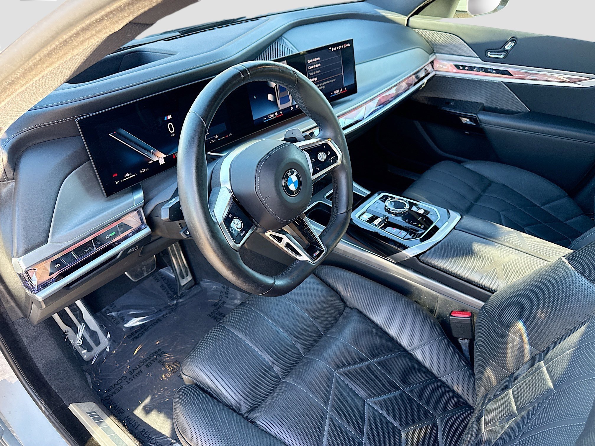 Used 2023 BMW 760i xDrive w/ Executive Package image 25