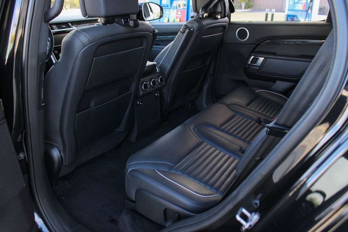 Used 2018 Land Rover Discovery HSE Luxury AWD/4WD image 15