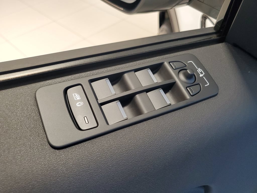 New 2026 Land Rover Discovery Sport Landmark AWD/4WD image 8