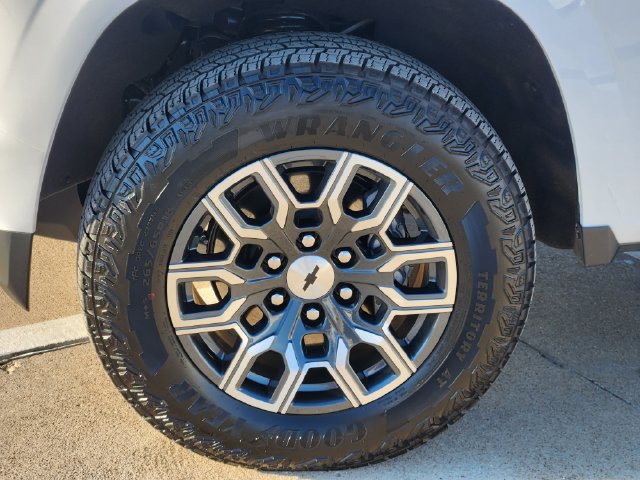 Used 2026 Chevrolet Colorado Z71 w/ Technology Package AWD/4WD image 18