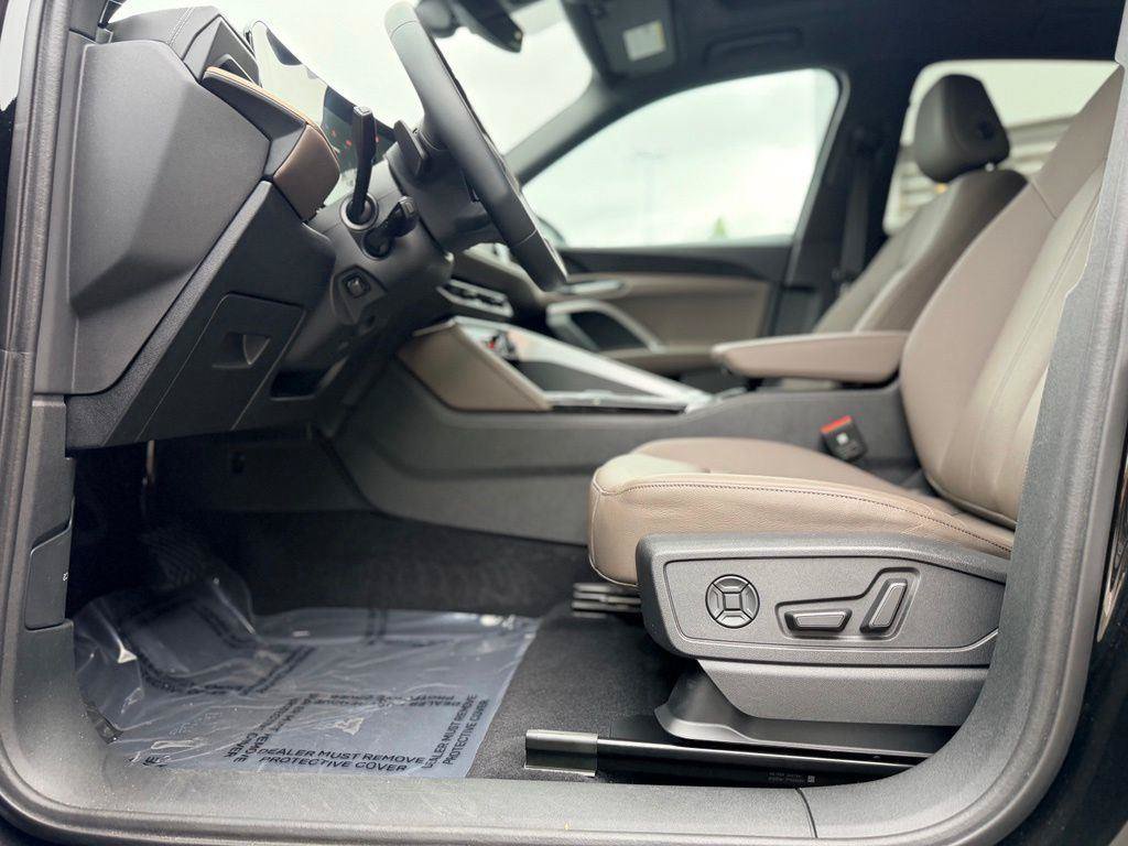Certified 2025 Audi Q5 Premium w/ Convenience Package AWD/4WD image 10