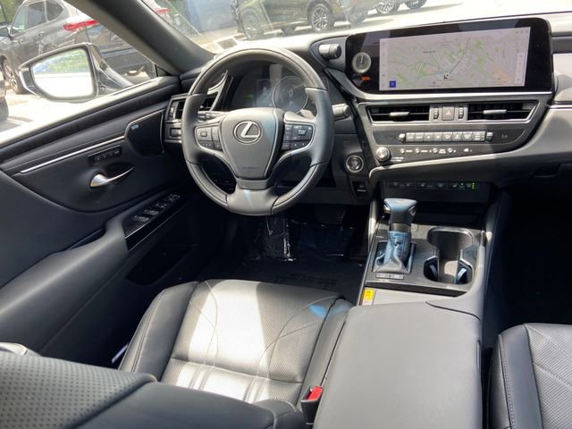 Used 2025 Lexus ES 300h Ultra Luxury w/ Accessory Package (Z2) FWD image 15