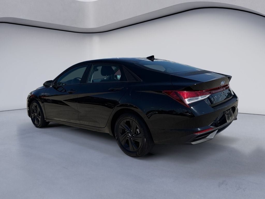 Used 2022 Hyundai Elantra SEL FWD image 3
