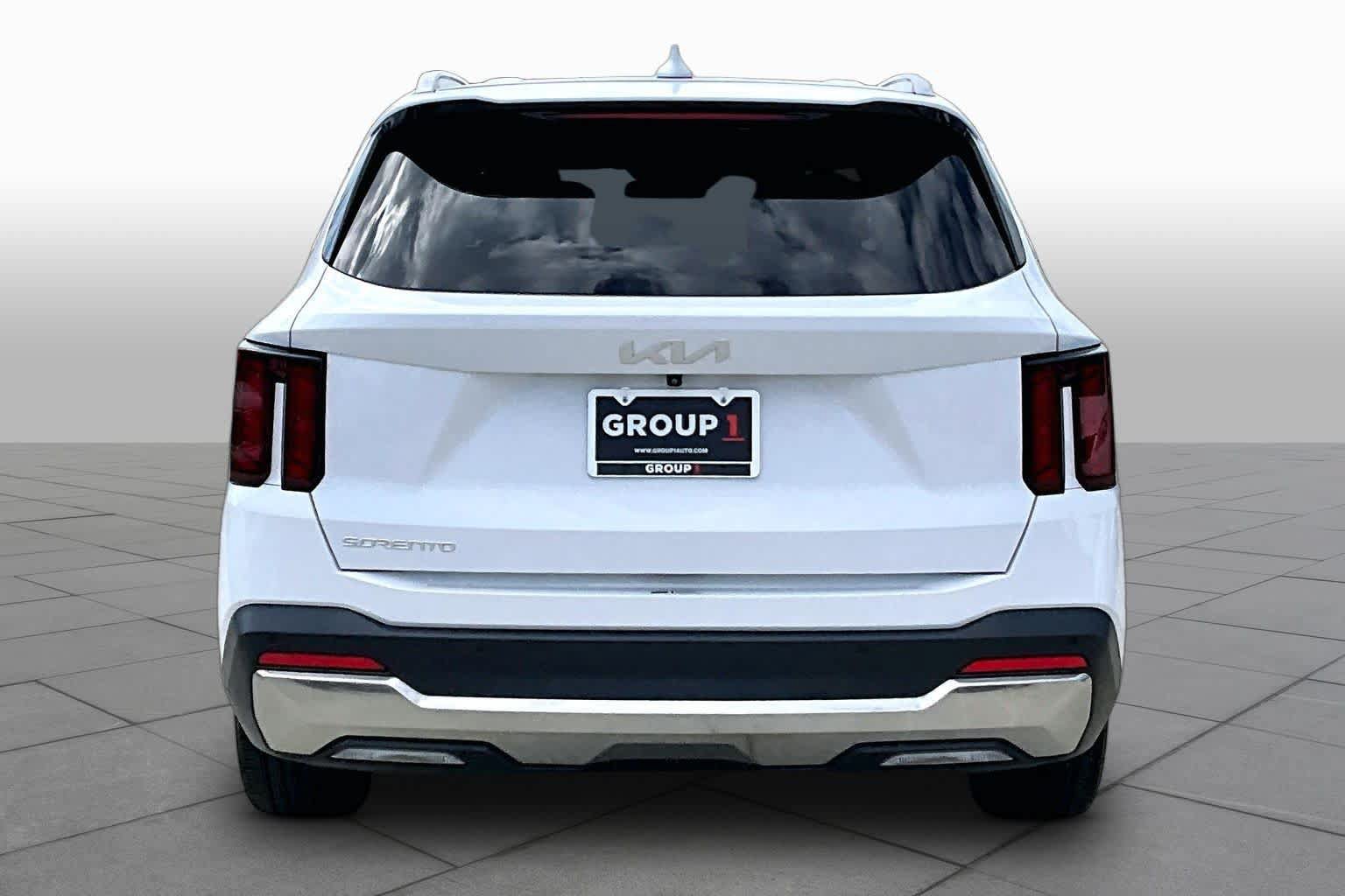 Certified 2024 Kia Sorento S FWD image 5