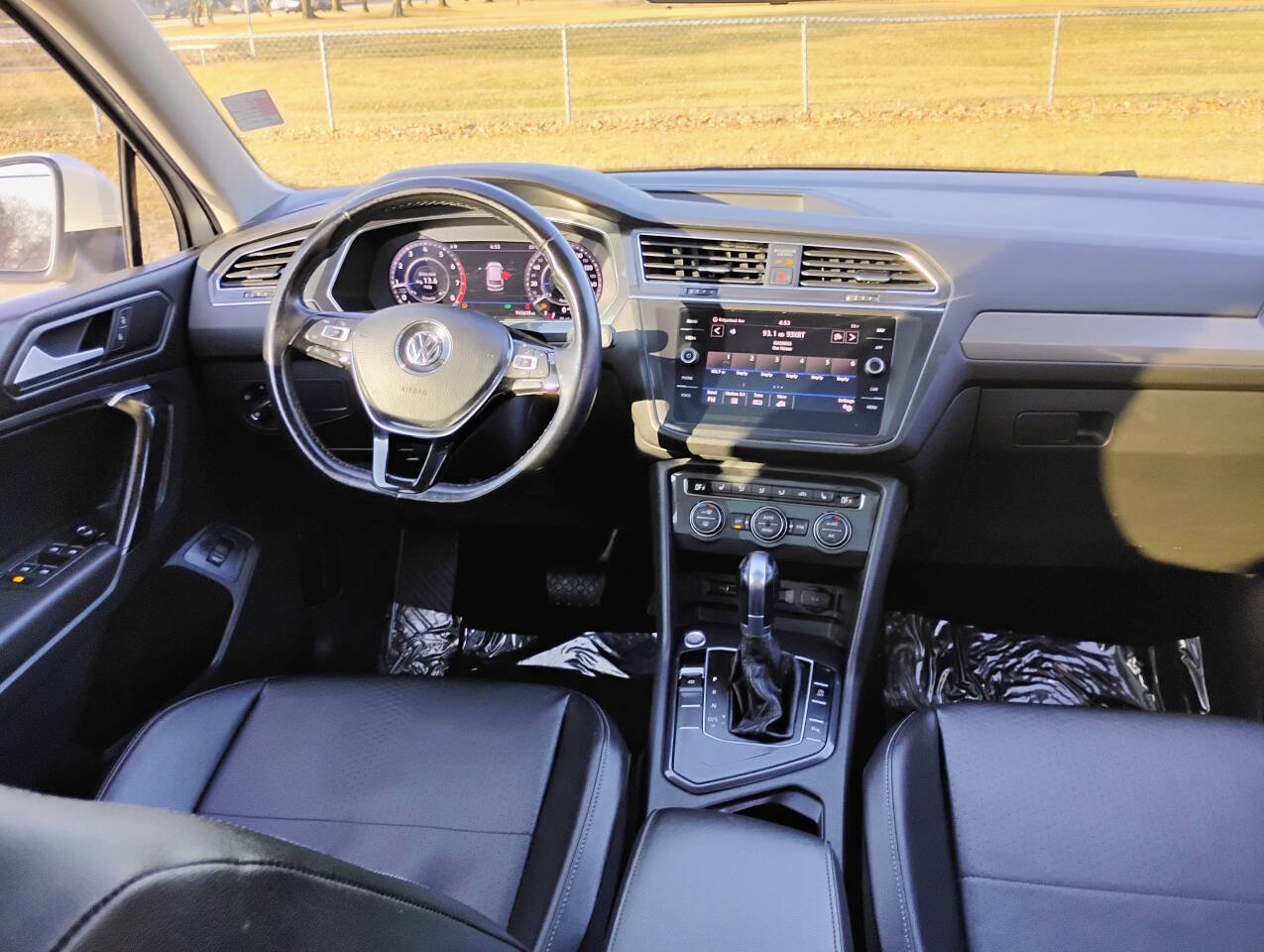Used 2019 Volkswagen Tiguan SEL FWD image 12