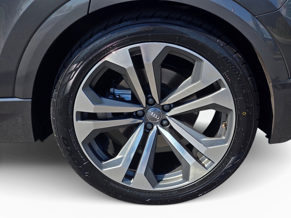 Used 2020 Audi Q8 Prestige AWD/4WD image 22