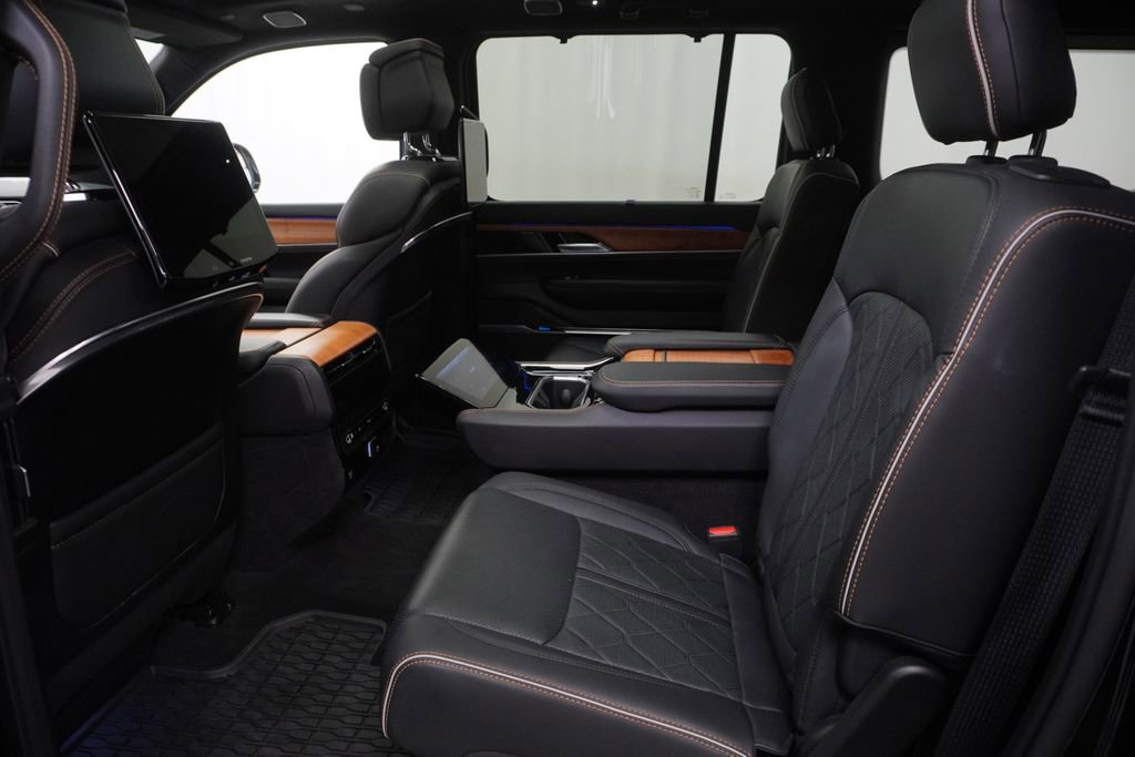 Used 2024 Jeep Grand Wagoneer Series III w/ Rear-Seat Entertainment Group AWD/4WD image 22