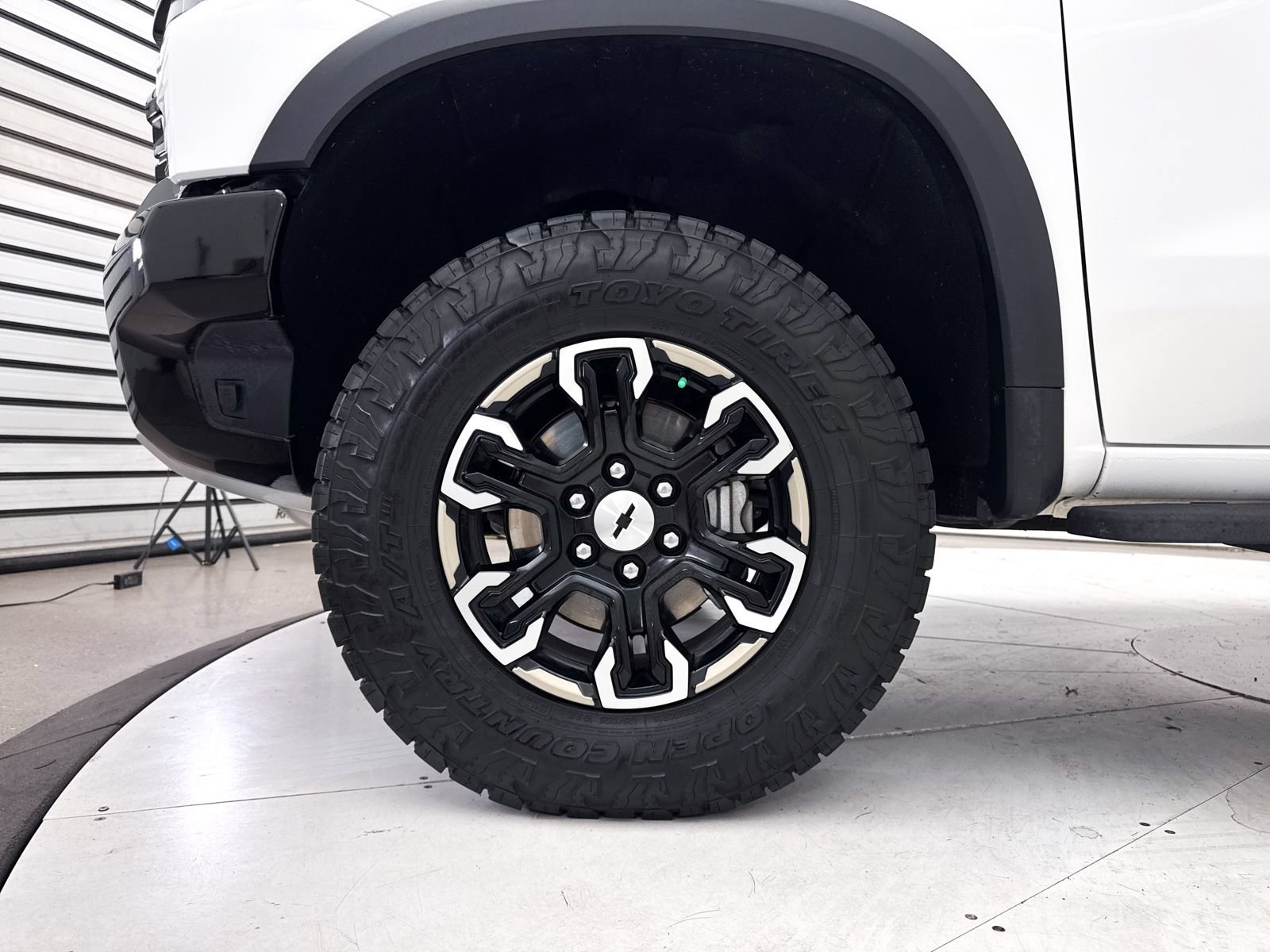 Used 2024 Chevrolet Silverado 1500 ZR2 w/ Technology Package AWD/4WD image 18