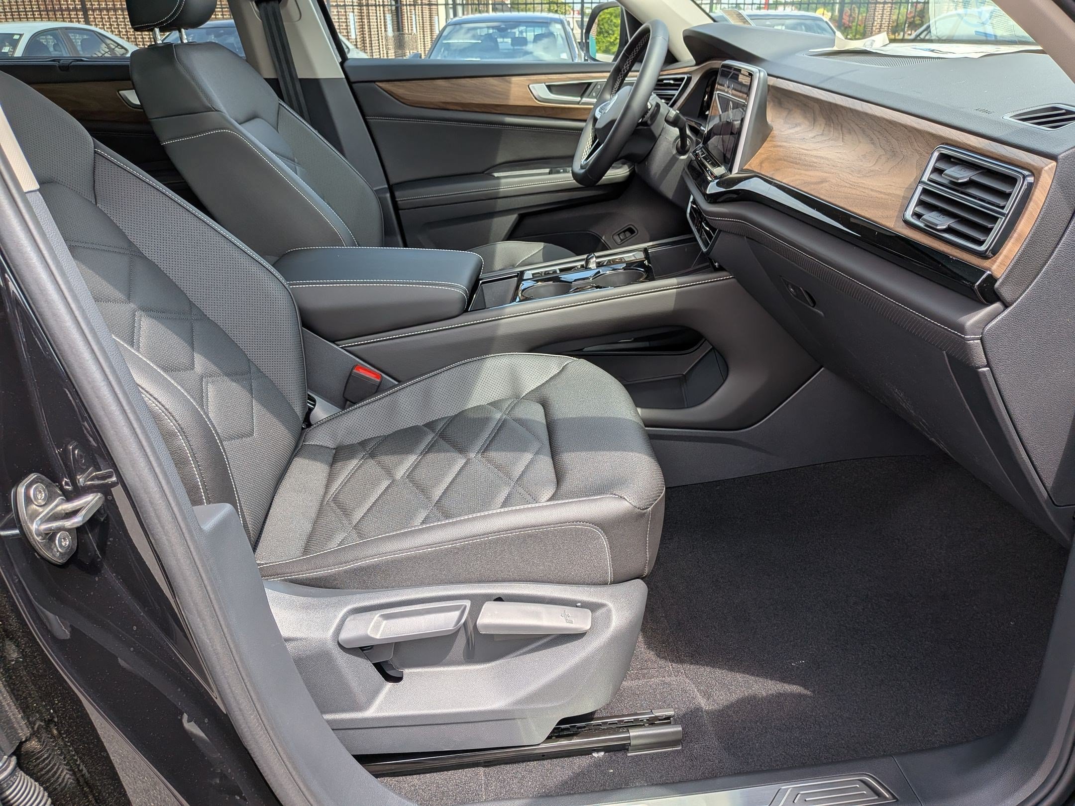 New 2026 Volkswagen Atlas SE FWD image 36
