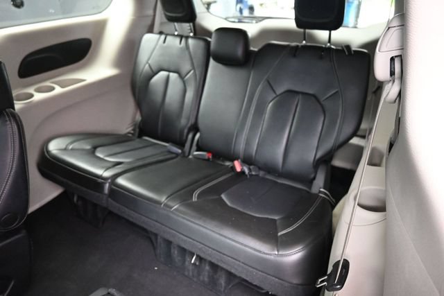 Used 2023 Chrysler Pacifica Touring-L FWD image 12