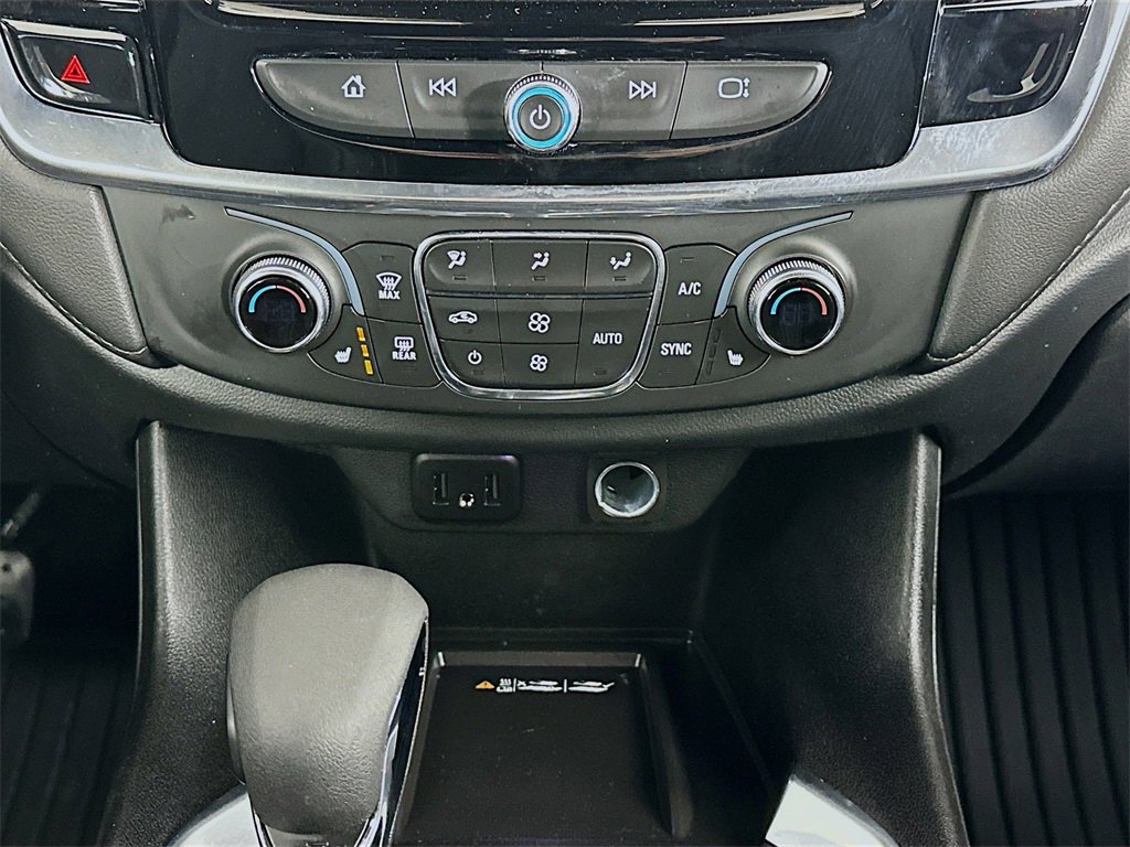 Used 2023 Chevrolet Traverse LT image 19