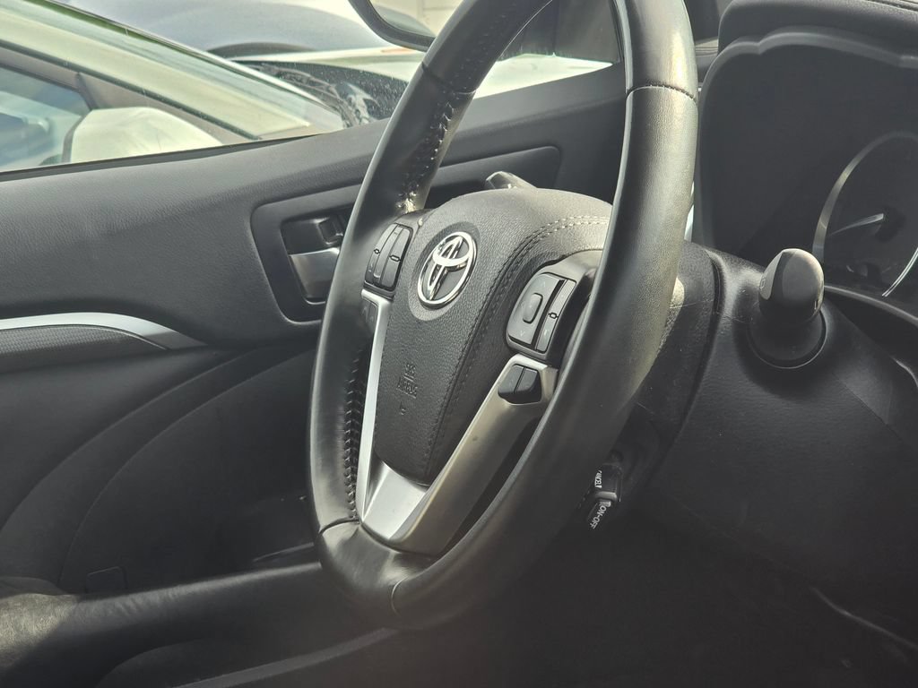 Used 2019 Toyota Highlander SE AWD/4WD image 19