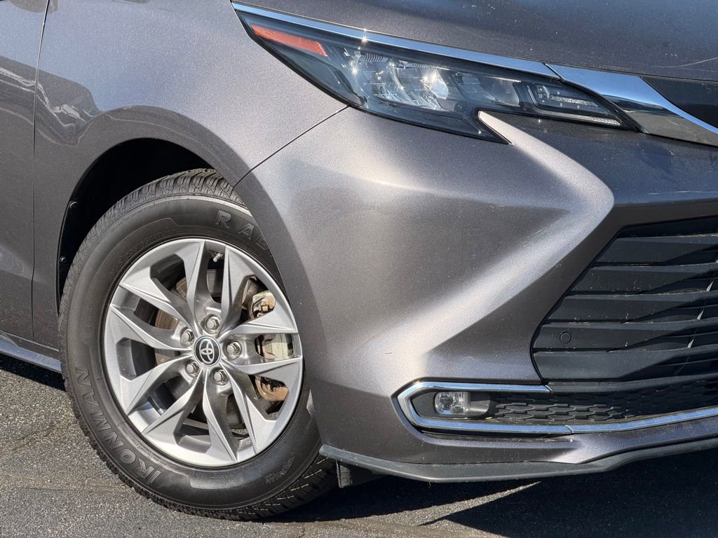 Used 2024 Toyota Sienna XLE image 12