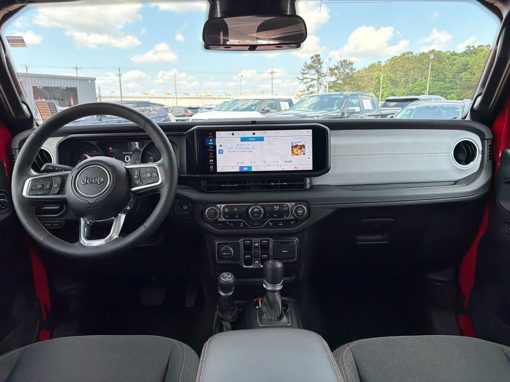Used 2025 Jeep Wrangler Unlimited Sahara w/ Safety Group AWD/4WD image 15