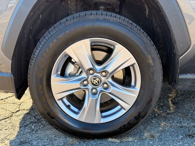 Used 2025 Toyota RAV4 XLE image 10