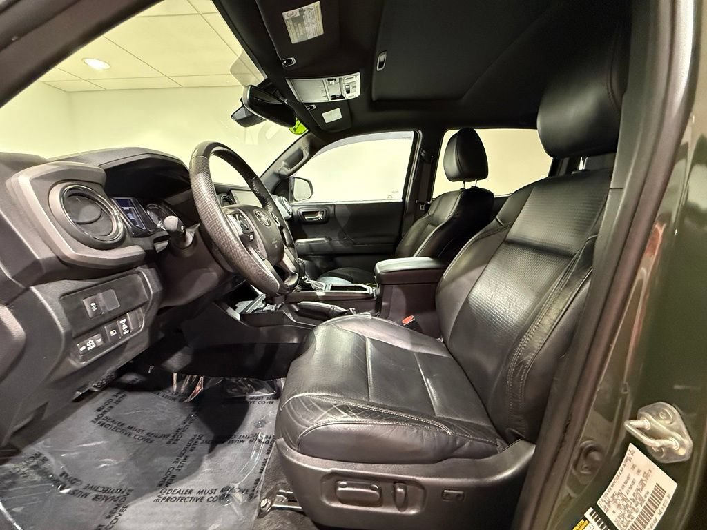 Used 2021 Toyota Tacoma TRD Sport w/ TRD Premium Sport Package AWD/4WD image 12