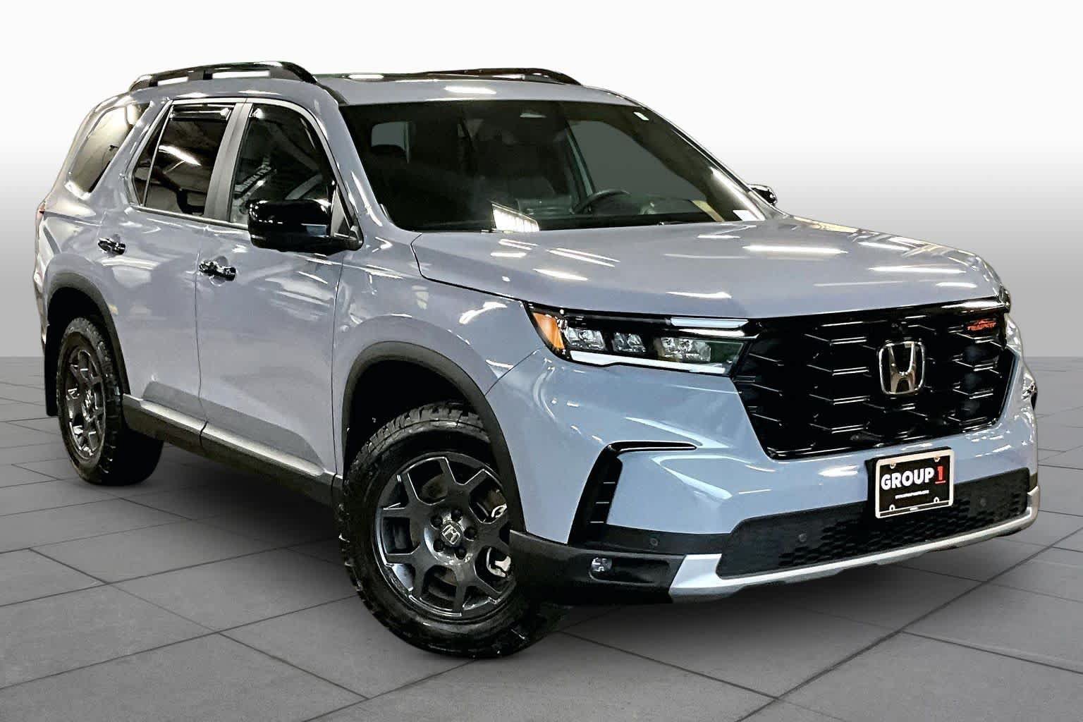 Used 2025 Honda Pilot TrailSport image 3