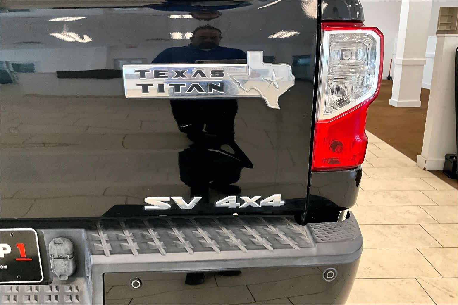 Used 2019 Nissan Titan SV w/ SV Convenience Package AWD/4WD image 9