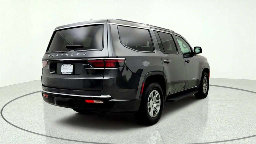 Used 2023 Jeep Wagoneer 4WD image 5