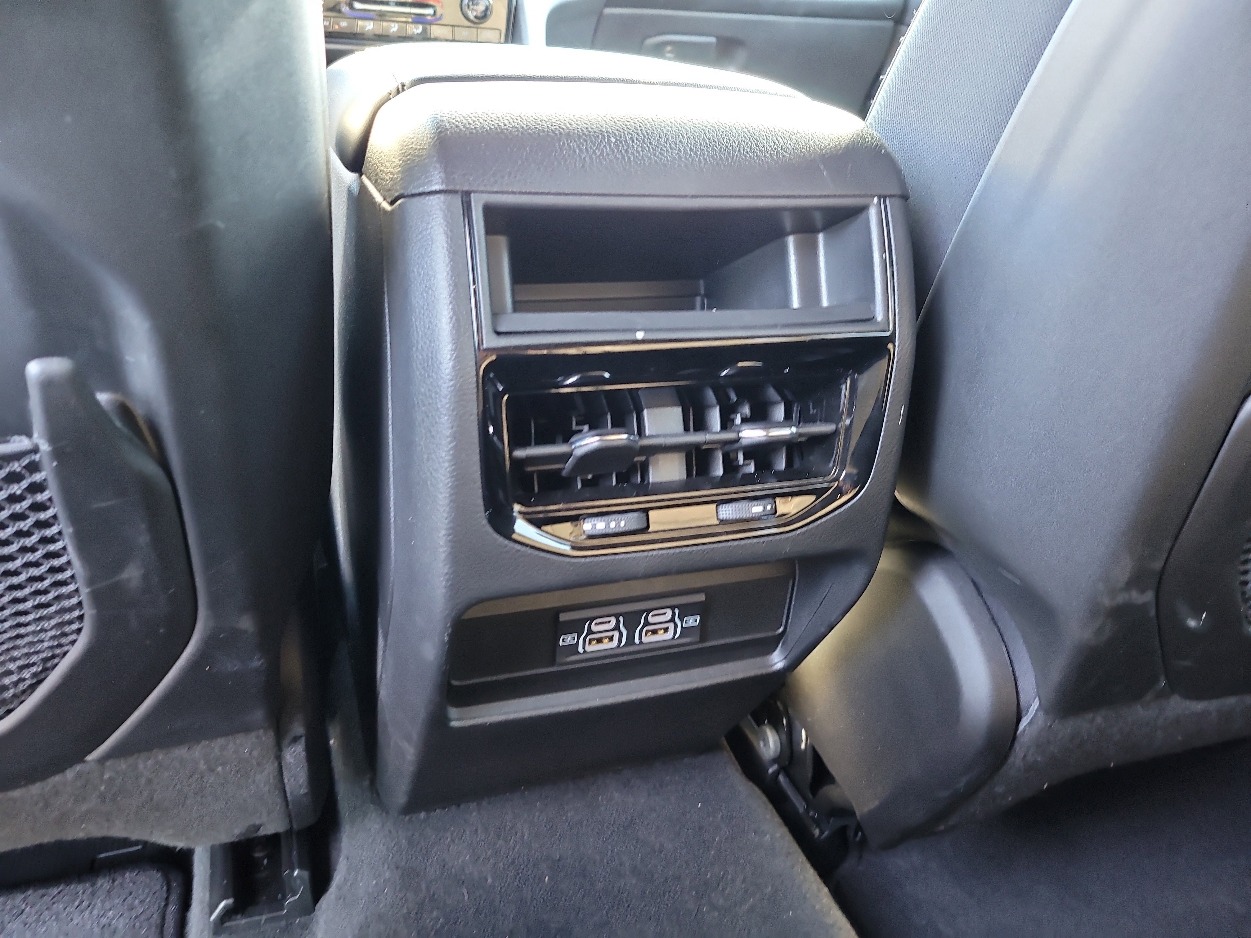 Used 2025 Jeep Grand Cherokee Laredo w/ MOPAR Finishing Package image 13