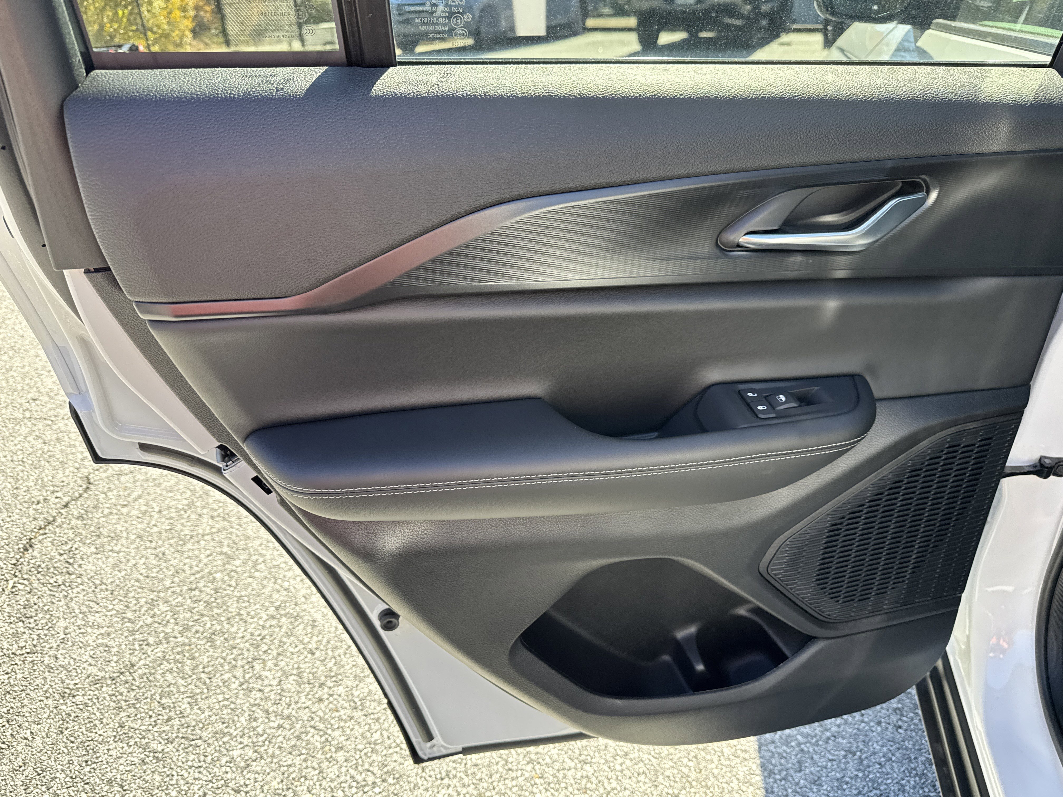 New 2025 Jeep Grand Cherokee Altitude image 26