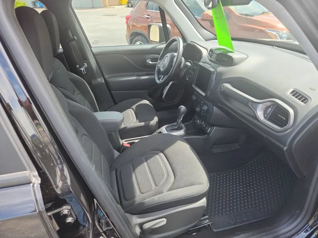 Used 2022 Jeep Renegade Latitude w/ Convenience Group AWD/4WD image 8