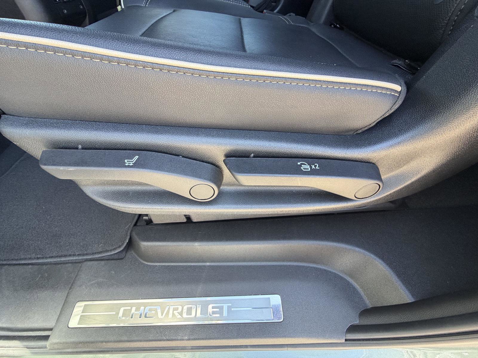Used 2023 Chevrolet Suburban Premier RWD image 19