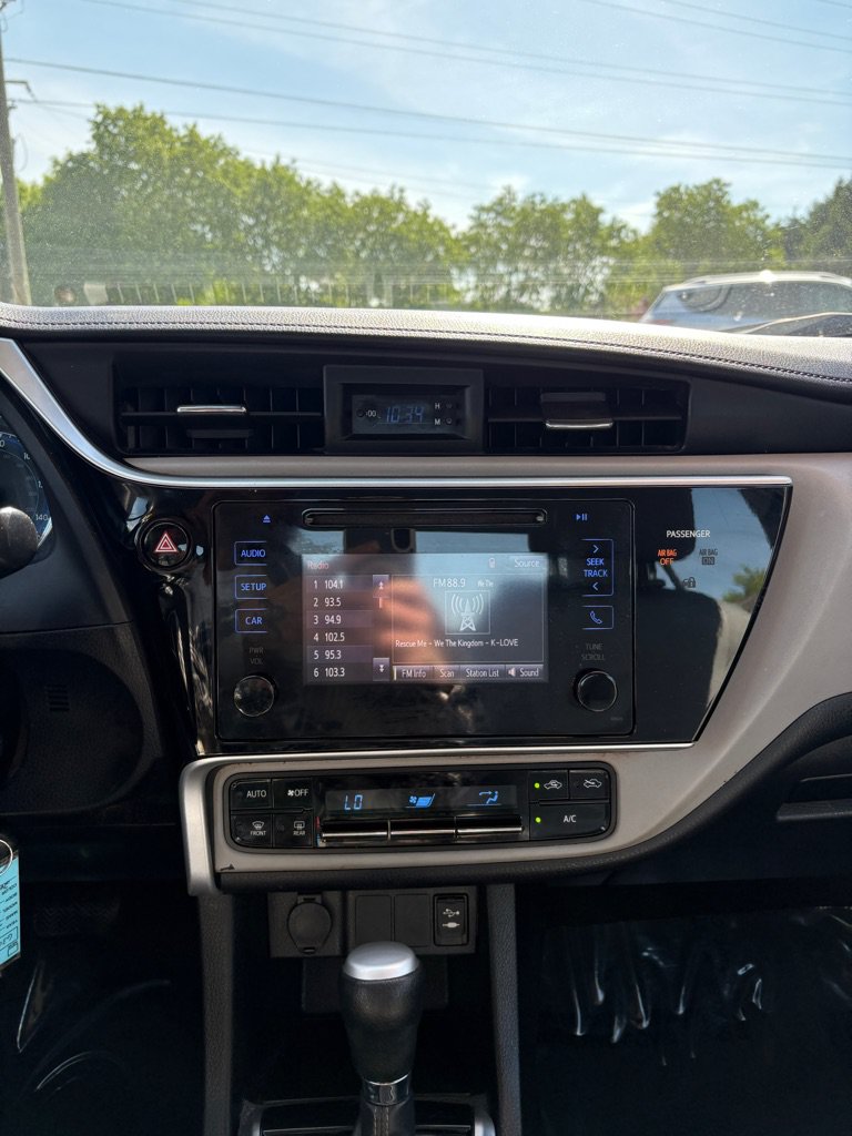 Used 2017 Toyota Corolla LE FWD image 15