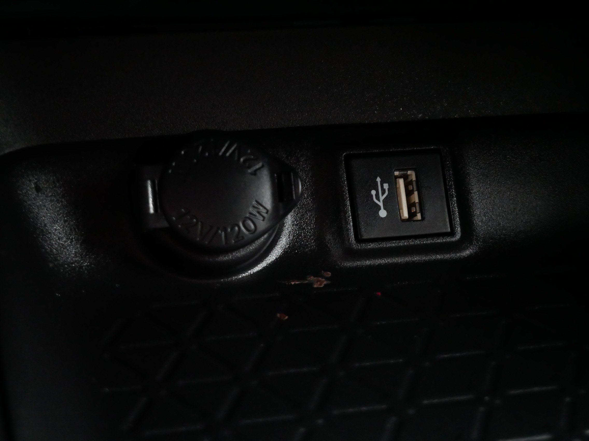 Used 2025 Toyota RAV4 LE image 29