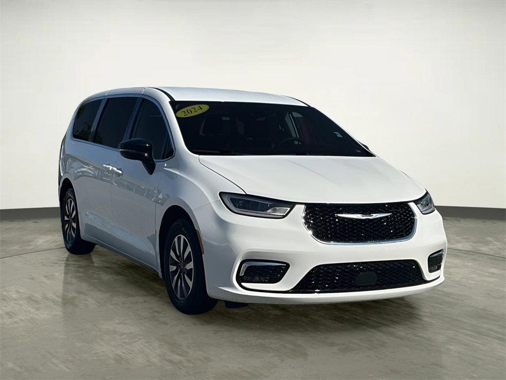 Used 2024 Chrysler Pacifica Select image 15