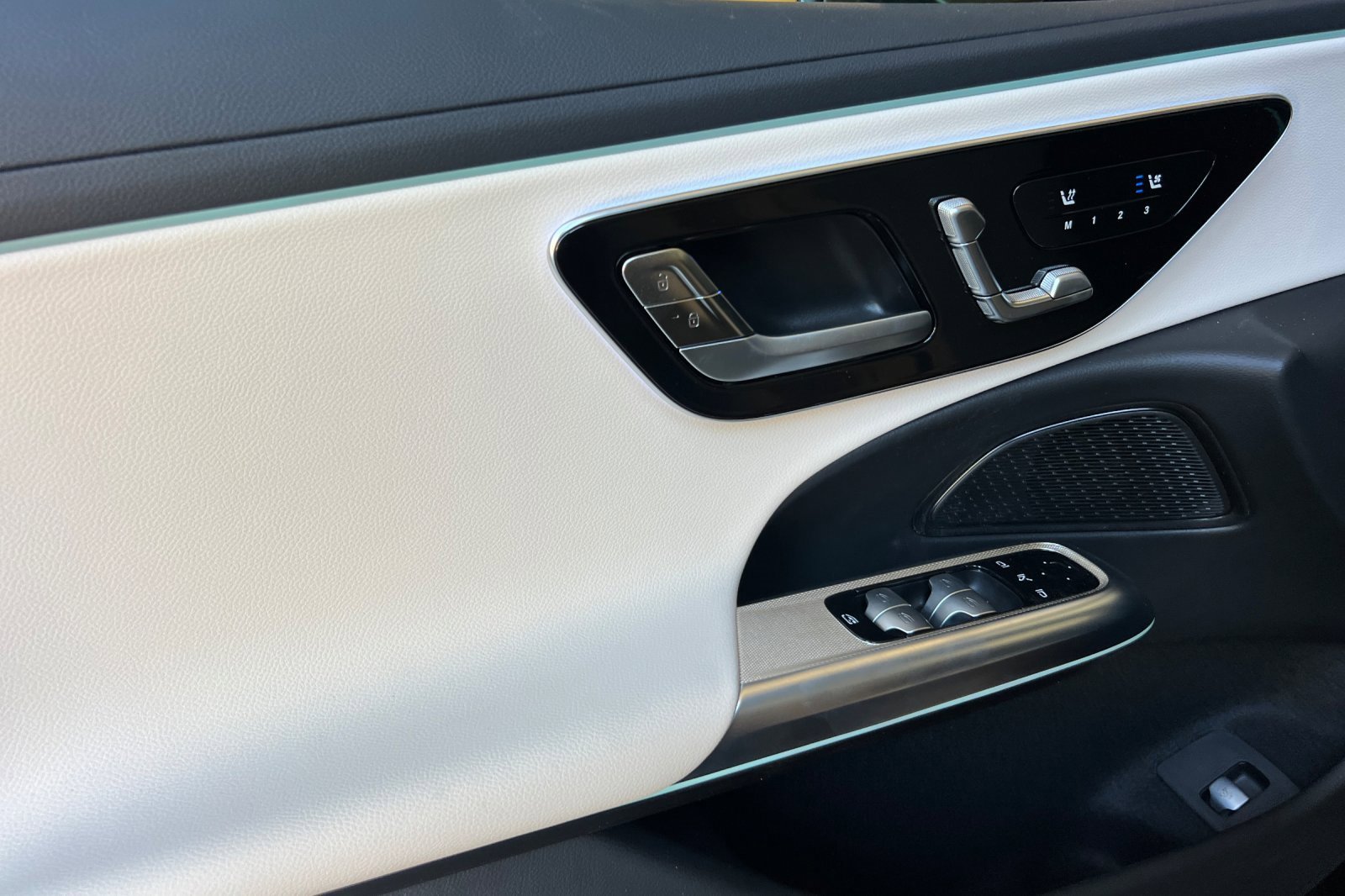 New 2025 Mercedes-Benz E 350 4MATIC Sedan image 12