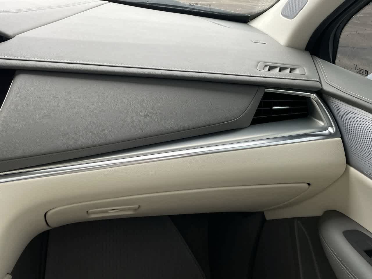 Certified 2025 Cadillac XT5 Premium Luxury AWD/4WD image 16