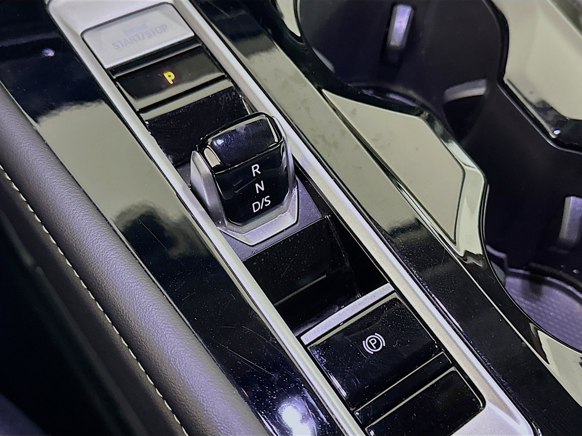 Used 2025 Volkswagen Atlas SE image 24