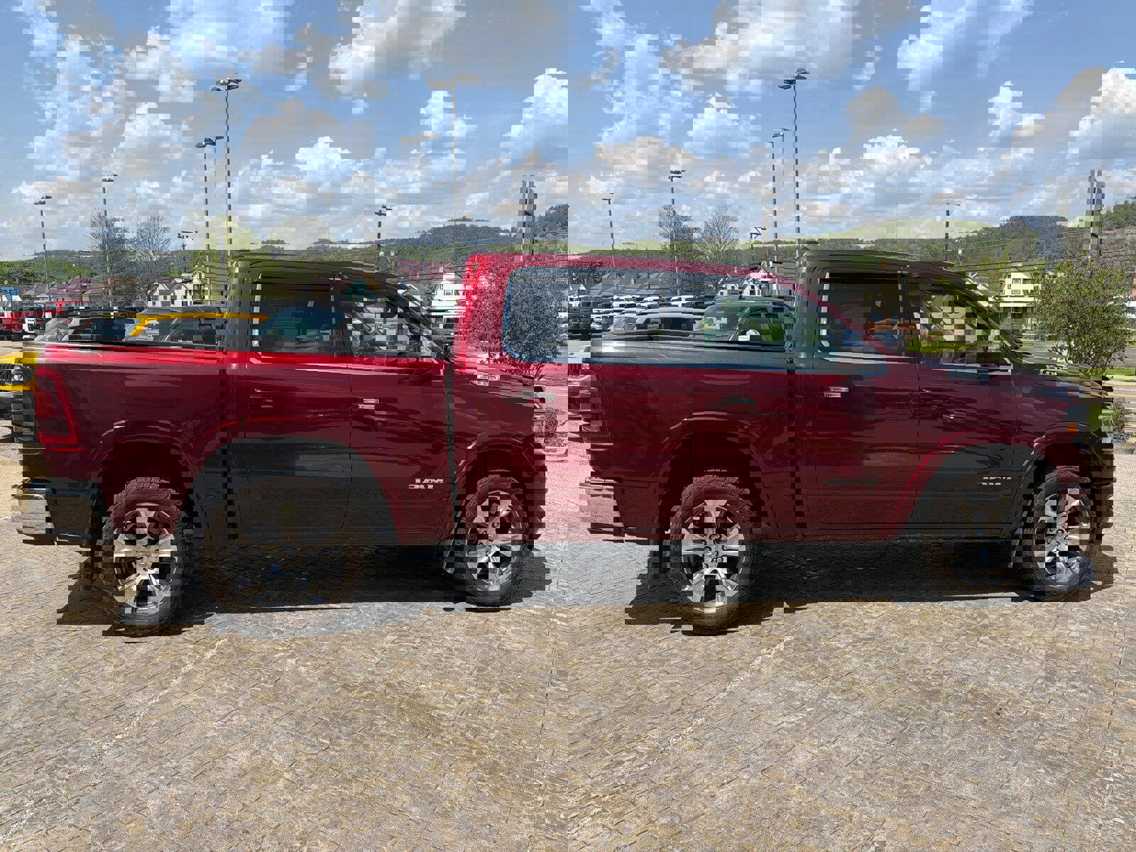 Used 2020 RAM 1500 Laramie AWD/4WD image 9