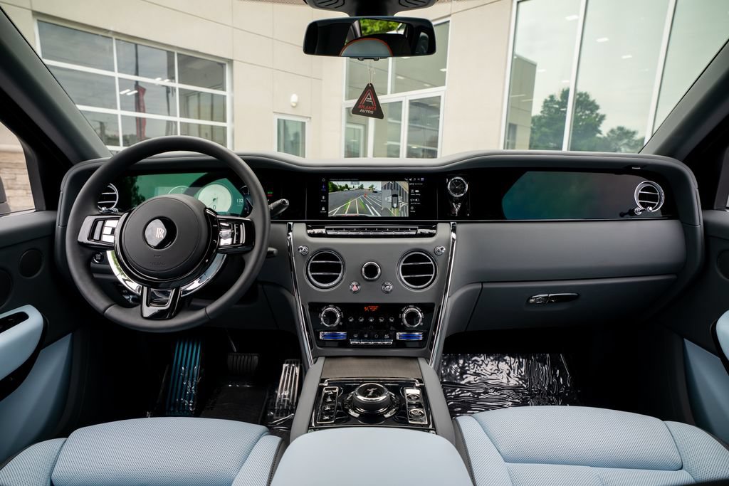 Used 2025 Rolls-Royce Cullinan AWD/4WD image 55