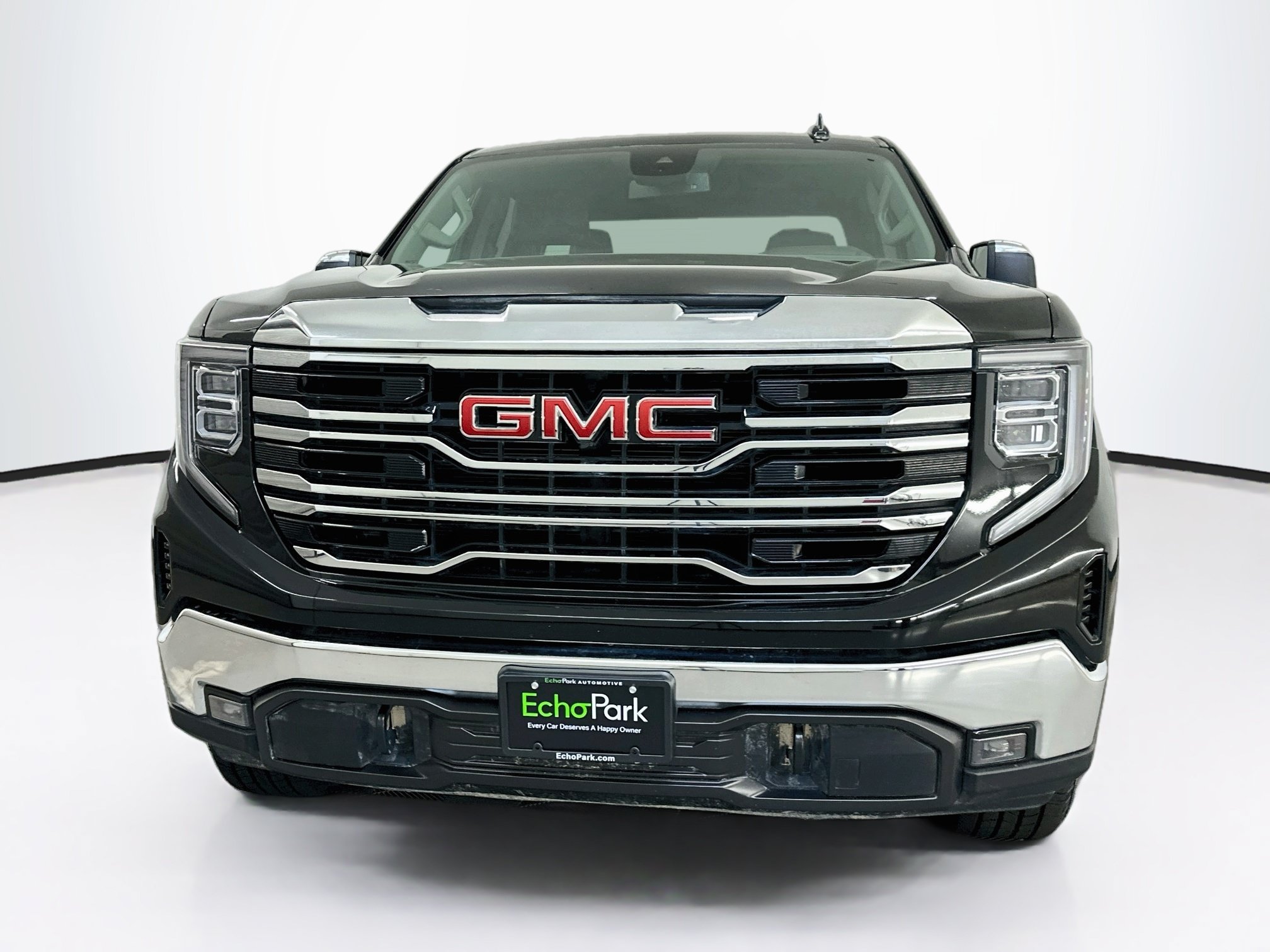 Used 2025 GMC Sierra 1500 SLT AWD/4WD image 2