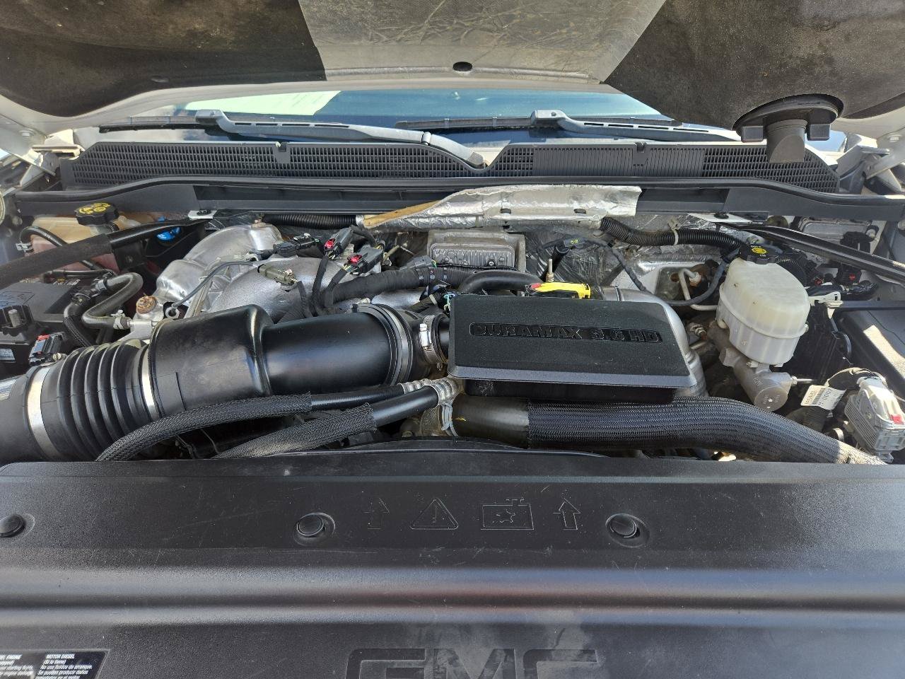 Used 2018 GMC Sierra 2500 Denali w/ Duramax Plus Package AWD/4WD image 17