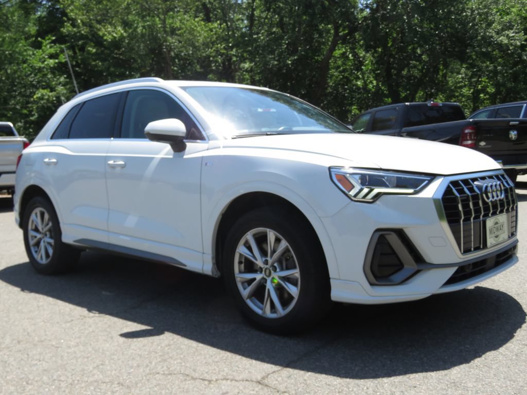 Used 2023 Audi Q3 2.0T Premium Plus w/ Premium Plus Package AWD/4WD image 3