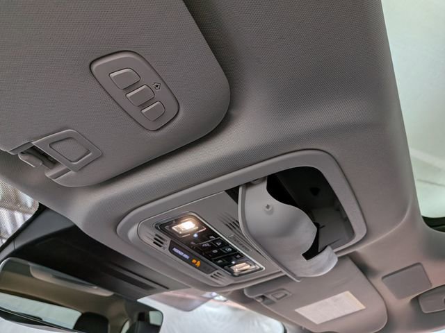 Used 2025 Lincoln Nautilus Reserve image 21